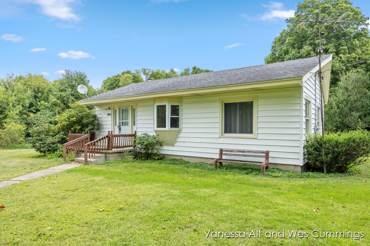 4804 Zahm Road Belding, MI 48809 - Photo 3 of 25 IMG_1002