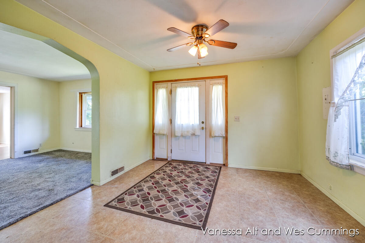 4804 Zahm Road Belding, MI 48809 - Photo 5 of 25 IMG_1004