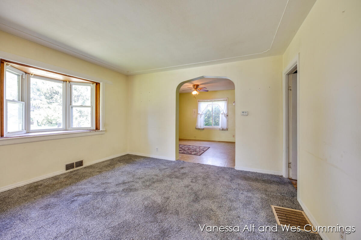 4804 Zahm Road Belding, MI 48809 - Photo 7 of 25 IMG_1006