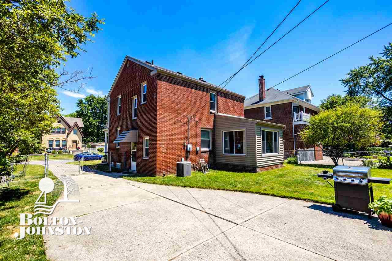 1377 Bedford Road Grosse Pointe, MI 48230 - Photo 32 of 37 50015992-31.JPG