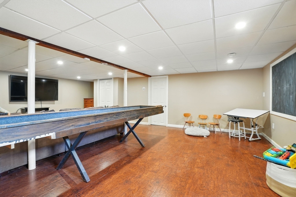 11 Old Oaken Bucket Road Norwell, MA 02061 - Photo 27 of 39 a lobby with furniture table and window