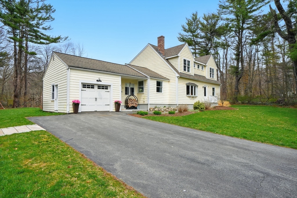 11 Old Oaken Bucket Road Norwell, MA 02061 - Photo 35 of 39 a front view of house with yard and green space