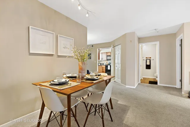 $2,239 | 1521 Westminster Drive, Unit 102, Naperville, IL 60563