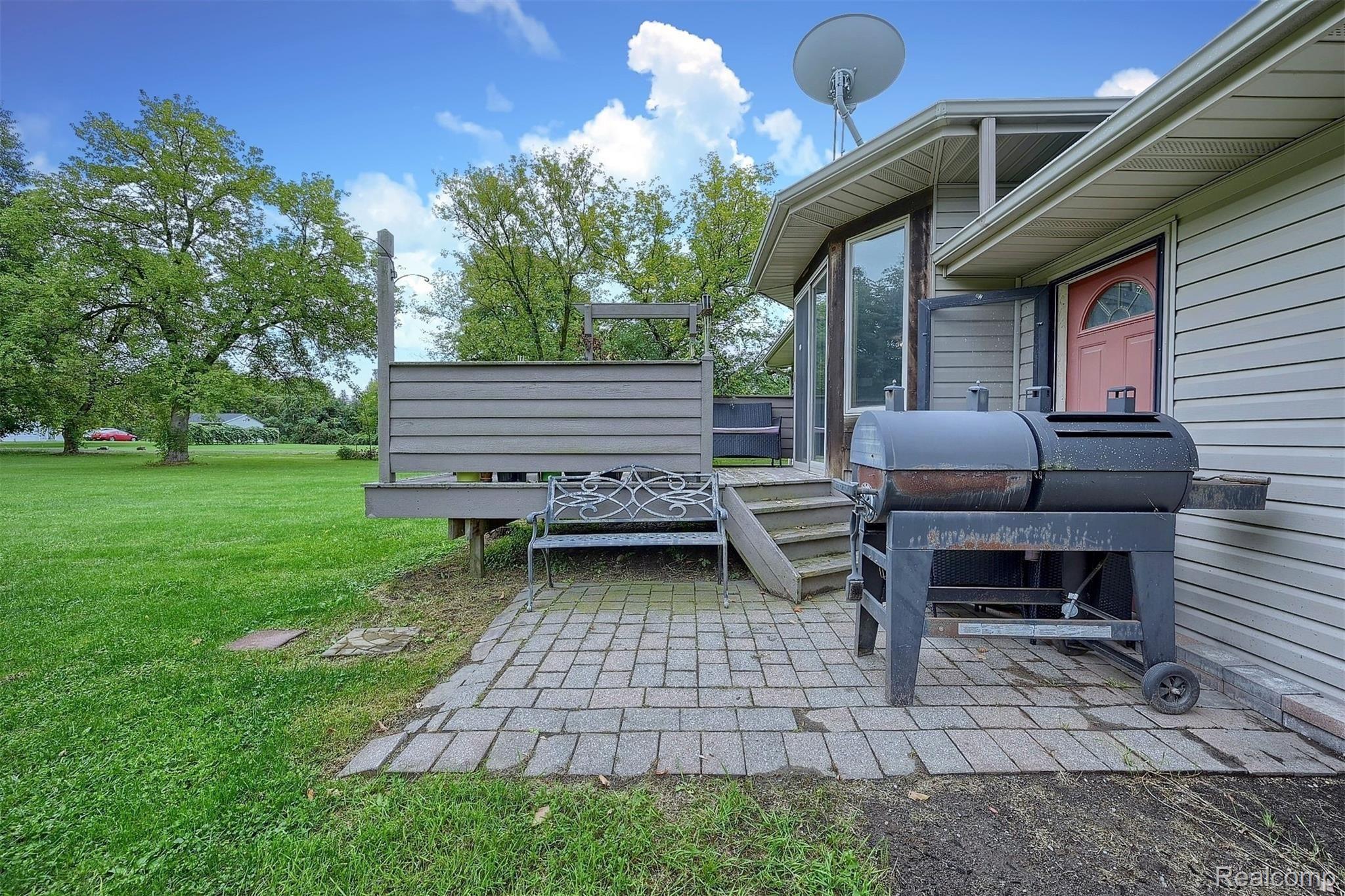 1153 Hemingway Road Lake Orion, MI 48360 - Photo 30 of 32 27-Patio.jpg