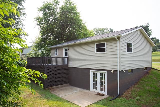 292 East Riverside Drive Timberville, VA 22853 - Photo 26 of 29 The basement apartment walks out to a concrete patio and grassy backyard.