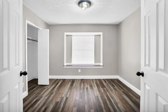 $1,800 | 108 Kings Row, Garland, TX 75043