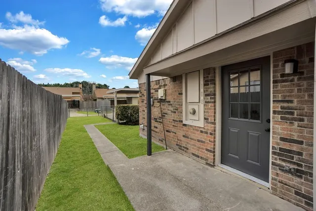 $1,800 | 108 Kings Row, Garland, TX 75043