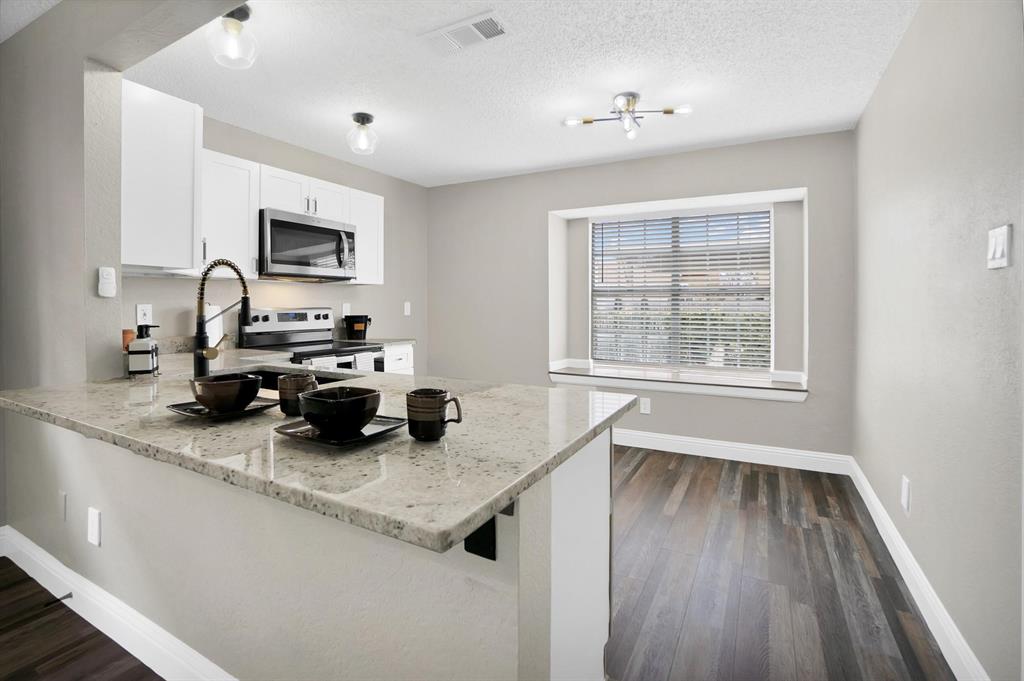 108 Kings Row Garland, TX 75043 - Photo 6 of 21