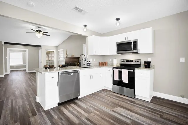 $1,800 | 108 Kings Row, Garland, TX 75043