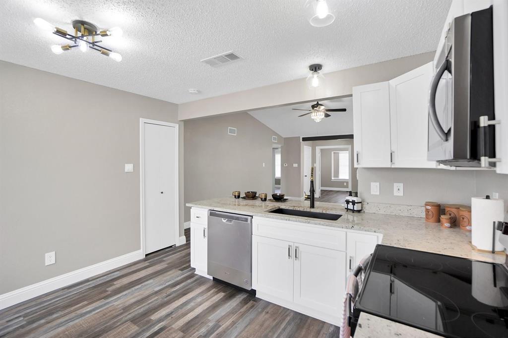 108 Kings Row Garland, TX 75043 - Photo 10 of 21