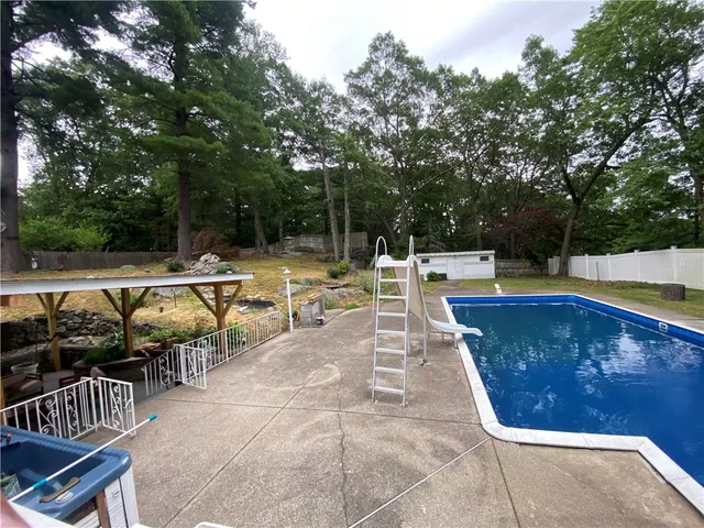 $699,900 | 109 Cobble Hill Road, Lincoln, RI 02865