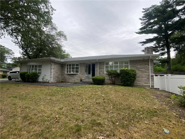 $699,900 | 109 Cobble Hill Road, Lincoln, RI 02865