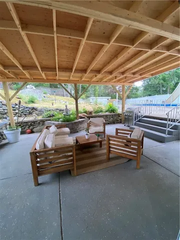 $699,900 | 109 Cobble Hill Road, Lincoln, RI 02865