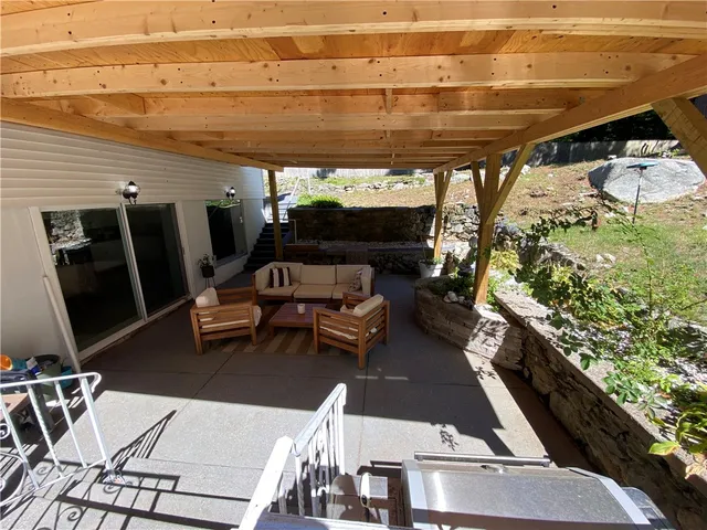 $699,900 | 109 Cobble Hill Road, Lincoln, RI 02865