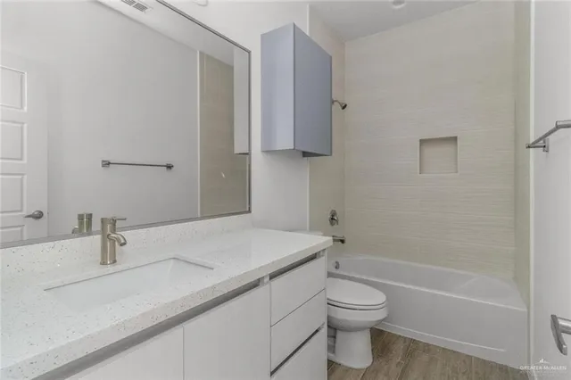 $1,000 | 304 West Campeche Avenue, Unit 1, Alton, TX 78573