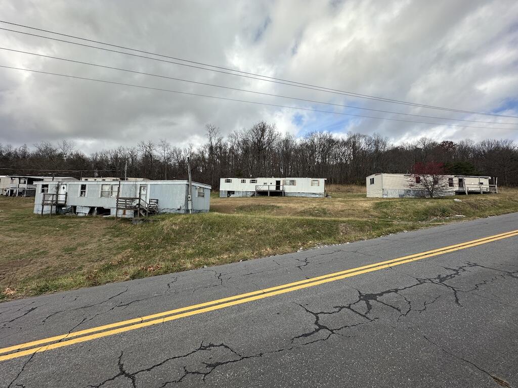 113 Verna Lane Narrows, VA 24124 - Photo 16 of 24 a view of a basket ball ground