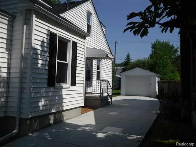 1234 Roslyn Road Grosse Pointe, MI 48236 - Photo 2 of 12 2.JPG