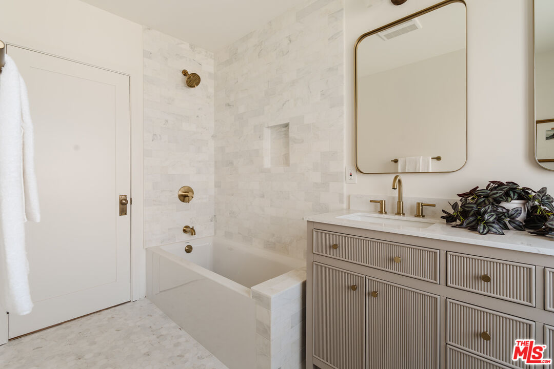 2221 Virginia Road Los Angeles, CA 90016 - Photo 27 of 36 Gallery Image 27