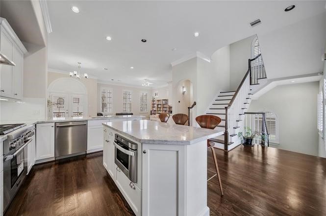 602 Knox Street Houston, TX 77007 - Photo 14 of 26 Kitchen :: 3