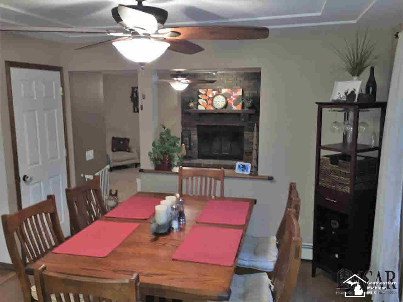 13046 West Dunbar Road Dundee, MI 48131 - Photo 7 of 21 Dining area