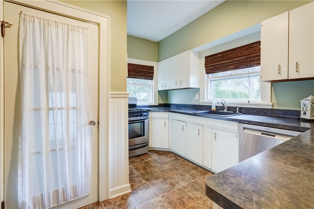 329 Scholfield Road Irondequoit, NY 14617 - Photo 14 of 38