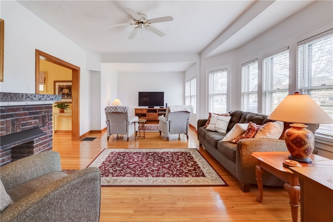 329 Scholfield Road Irondequoit, NY 14617 - Photo 5 of 38