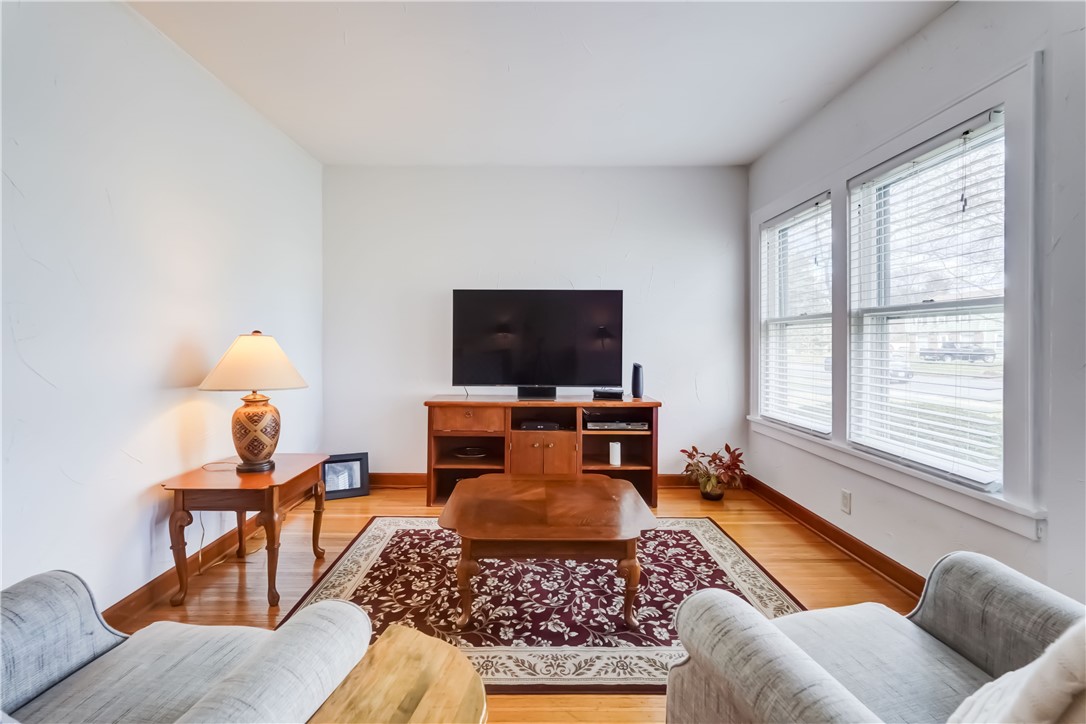 329 Scholfield Road Irondequoit, NY 14617 - Photo 9 of 38