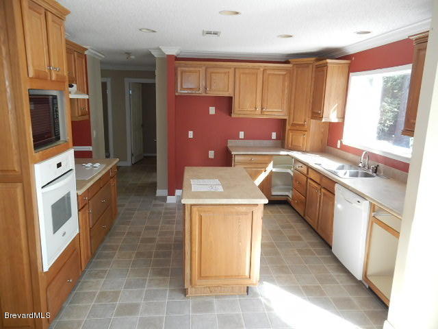 3152 Lawrence Road Redding, CA 96002 - Photo 17 of 31 17. KITCHEN