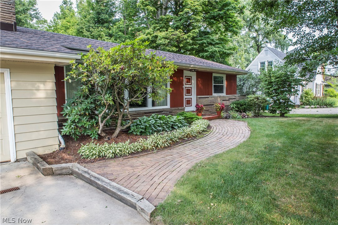 264 South Miller Road Akron, OH 44333 - Photo 3 of 35
