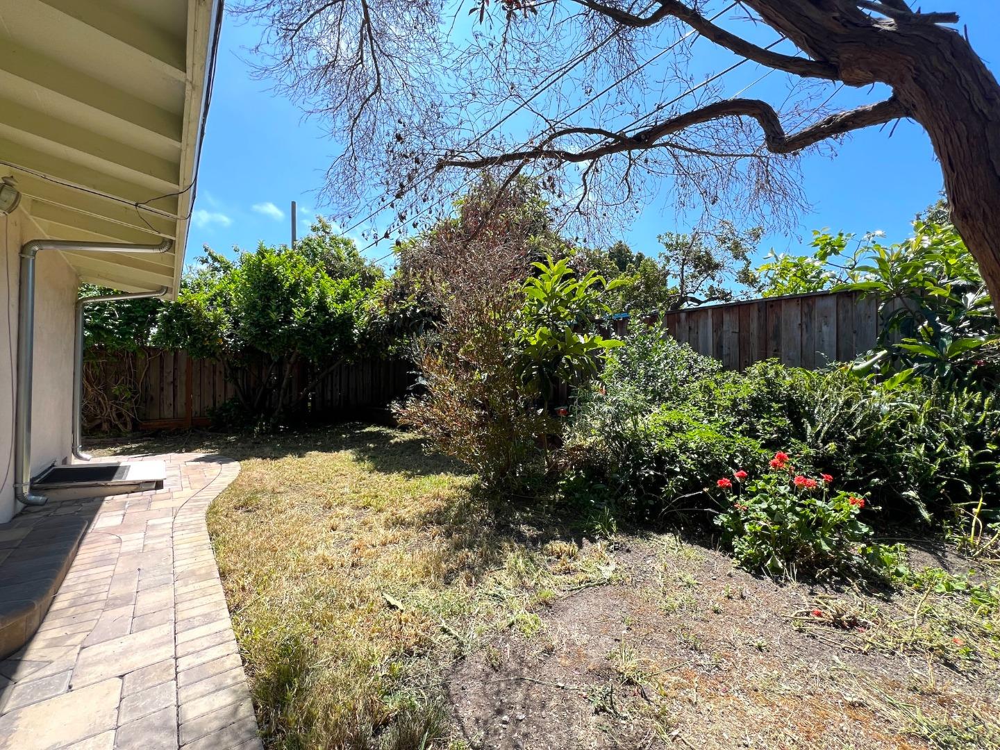 183 Thompson Square Mountain View, CA 94043 - Photo 23 of 28