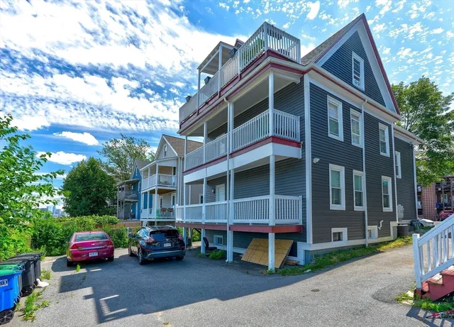 $2,950 | 285 Medford Street, Unit 2, Somerville, MA 02143