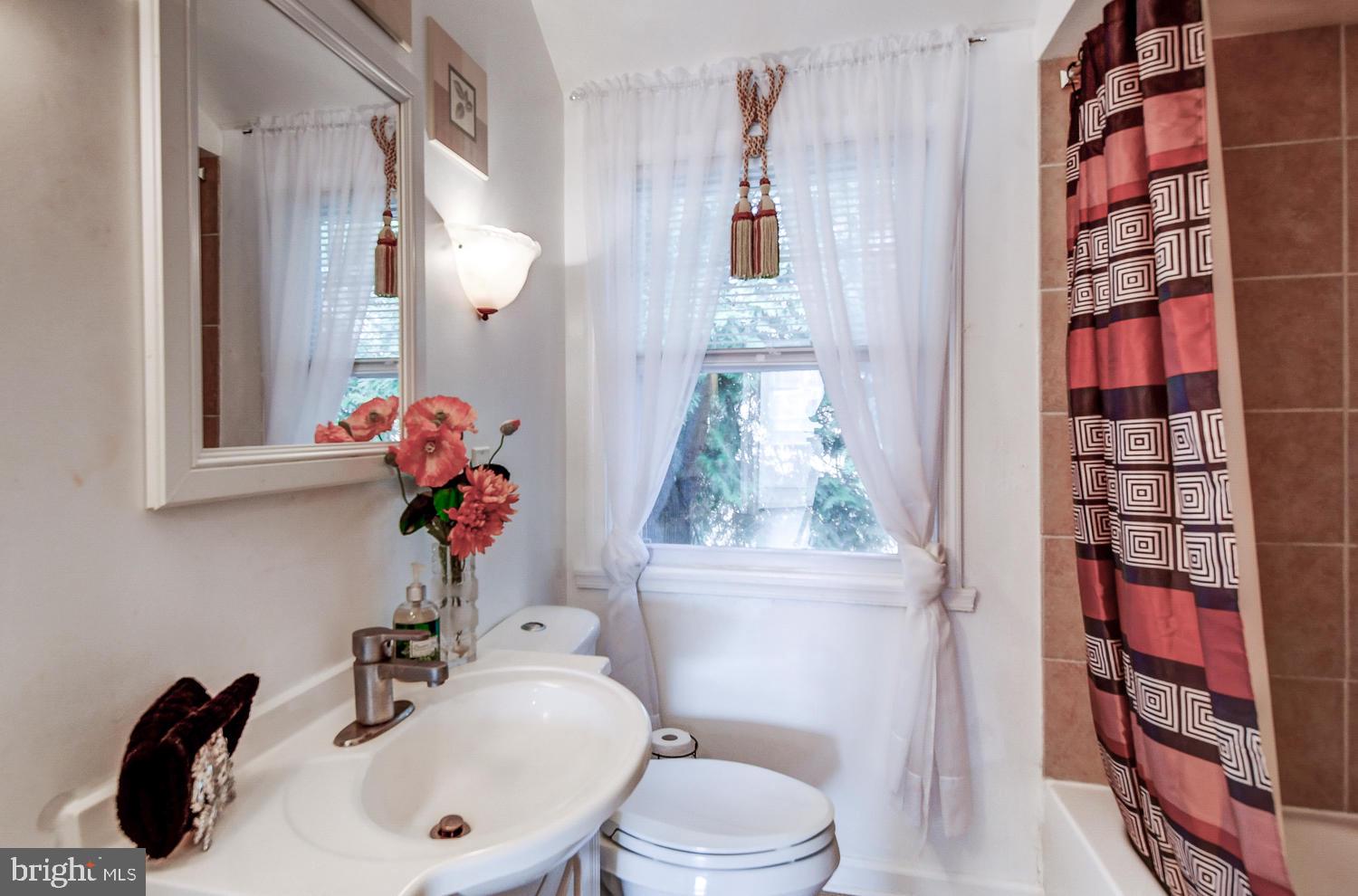 1649 Stonewood Road Baltimore, MD 21239 - Photo 21 of 31 Bathroom
