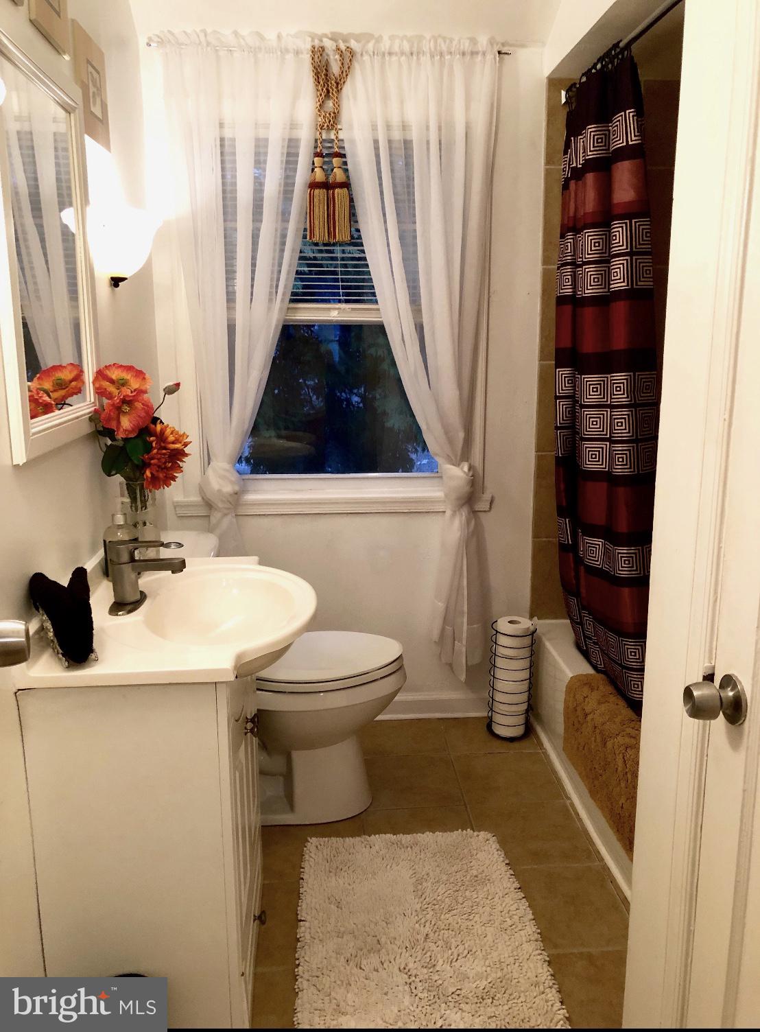 1649 Stonewood Road Baltimore, MD 21239 - Photo 22 of 31 Bathroom