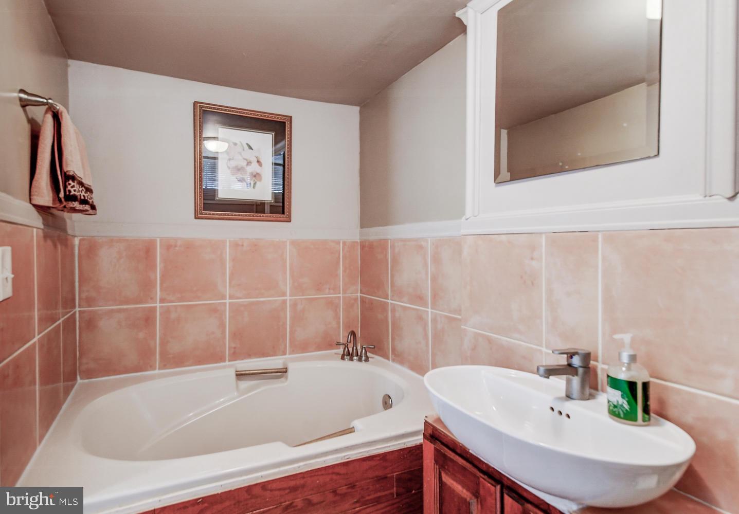 1649 Stonewood Road Baltimore, MD 21239 - Photo 27 of 31 Lower Level Jacuzzi Tub