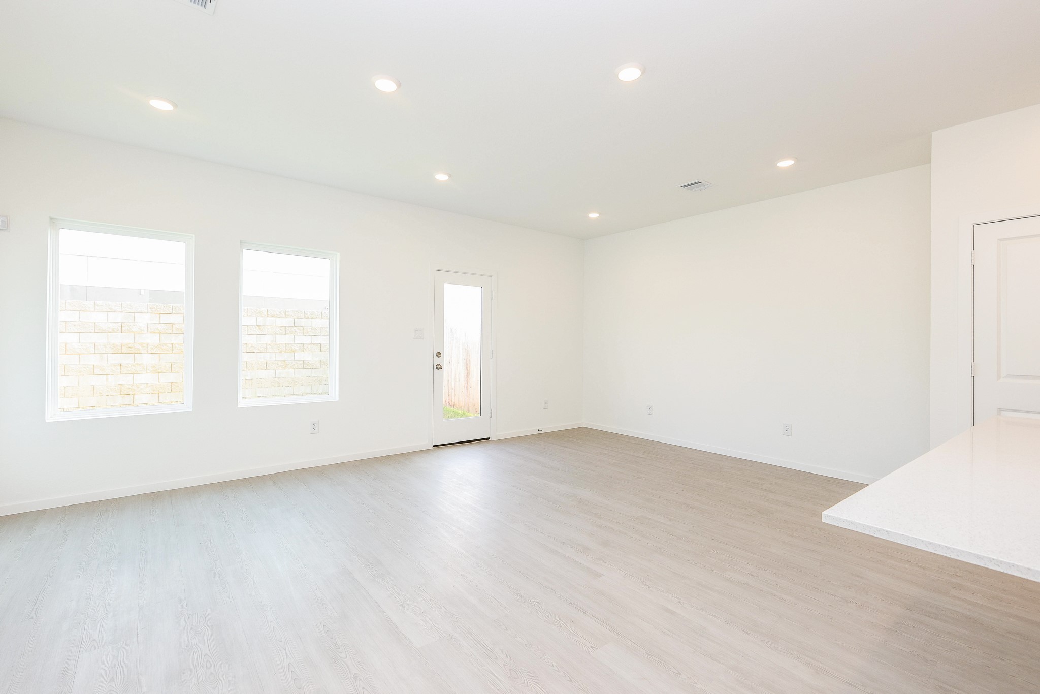 2135 Salinas Drive Rosharon, TX 77583 - Photo 8 of 20 Gallery Image 8