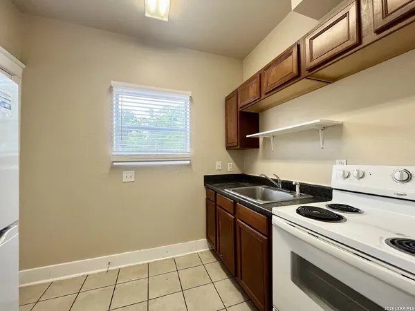 $595 | 1539 West Woodlawn Avenue, Unit 2, San Antonio, TX 78201