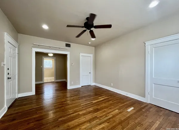 $595 | 1539 West Woodlawn Avenue, Unit 2, San Antonio, TX 78201