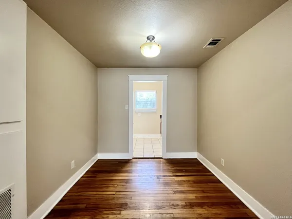 $595 | 1539 West Woodlawn Avenue, Unit 2, San Antonio, TX 78201
