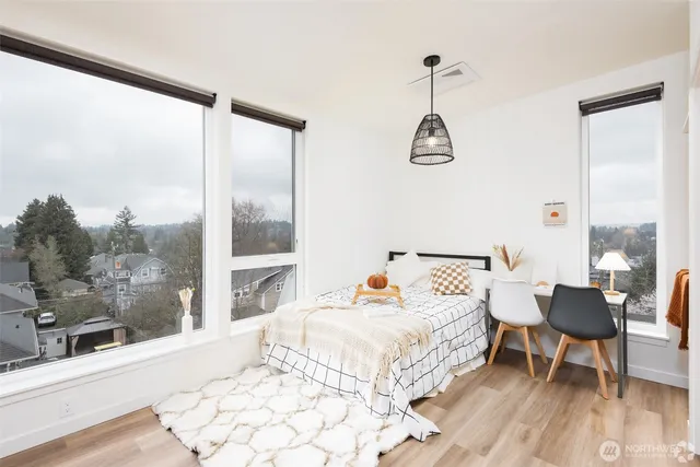 $1,099 | 4746 20th Avenue Northeast, Unit B06, Seattle, WA 98105