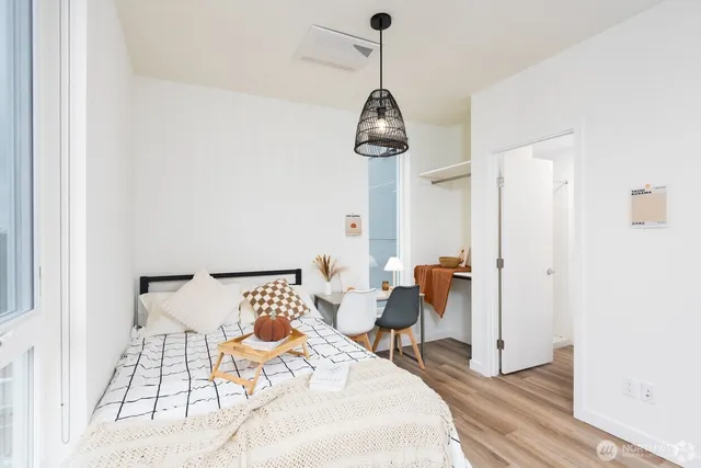 $1,099 | 4746 20th Avenue Northeast, Unit B06, Seattle, WA 98105