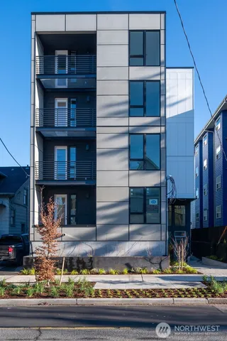 $1,099 | 4746 20th Avenue Northeast, Unit B06, Seattle, WA 98105