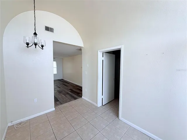 $1,800 | 735 Dodecanese Boulevard, Tarpon Springs, FL 34689