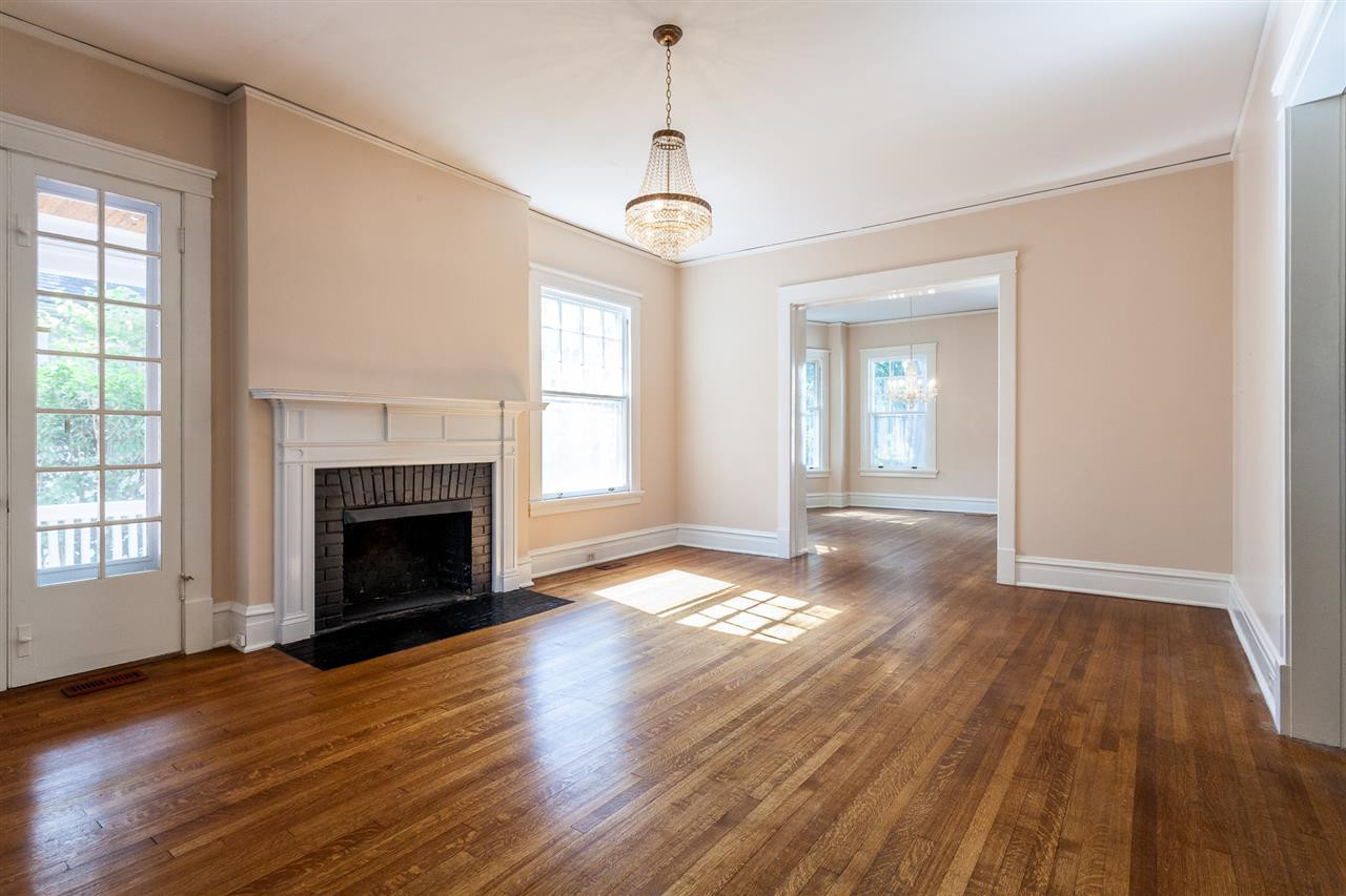 117 Forest Road Raleigh, NC 27605 - Photo 5 of 30 Living Room