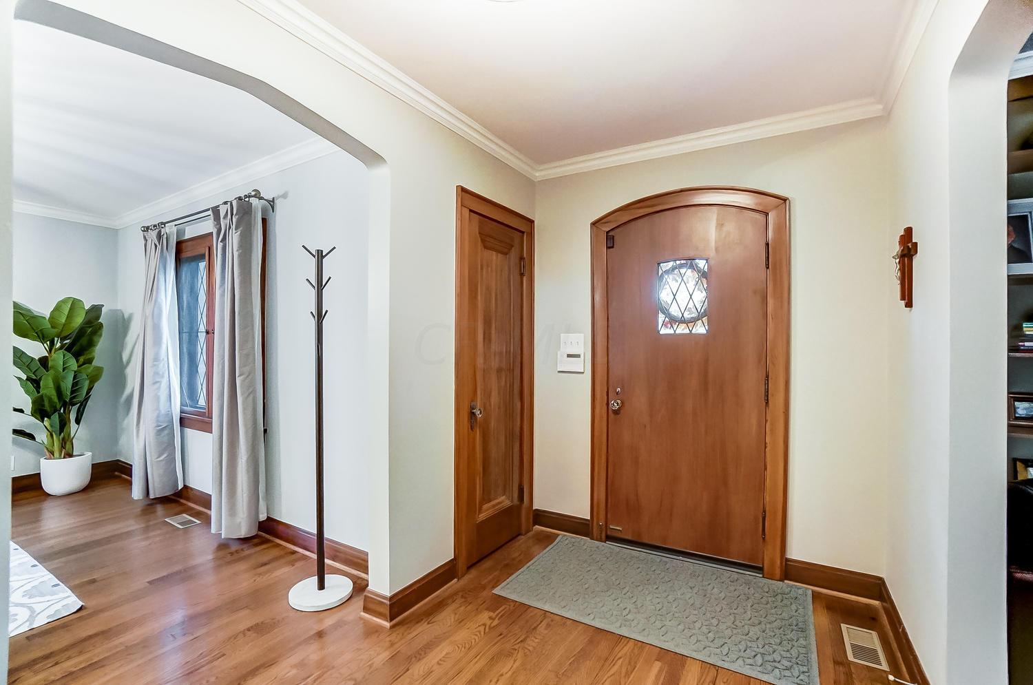 2471 Coventry Road Columbus, OH 43221 - Photo 4 of 45