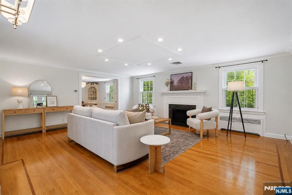 327 Chestnut Street Nutley, NJ 07110 - Photo 3 of 33