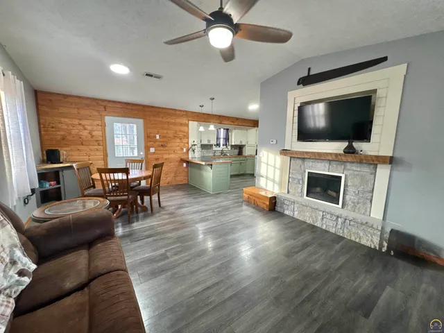 $149,000 | 621 Illinois Street, Alma, KS 66401