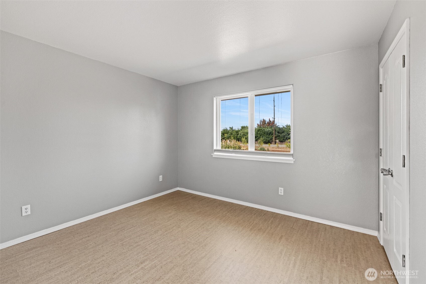 92 Robbins Road Sequim, WA 98382 - Photo 21 of 39 an empty room with a window