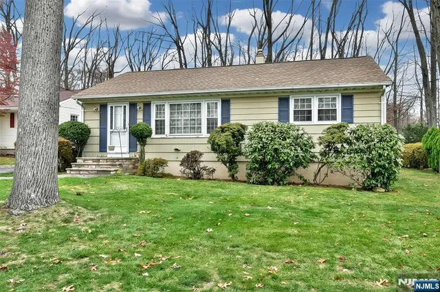 $580,000 | 61 Mackay Avenue, Waldwick, NJ 07463