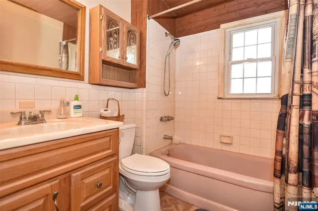 $580,000 | 61 Mackay Avenue, Waldwick, NJ 07463