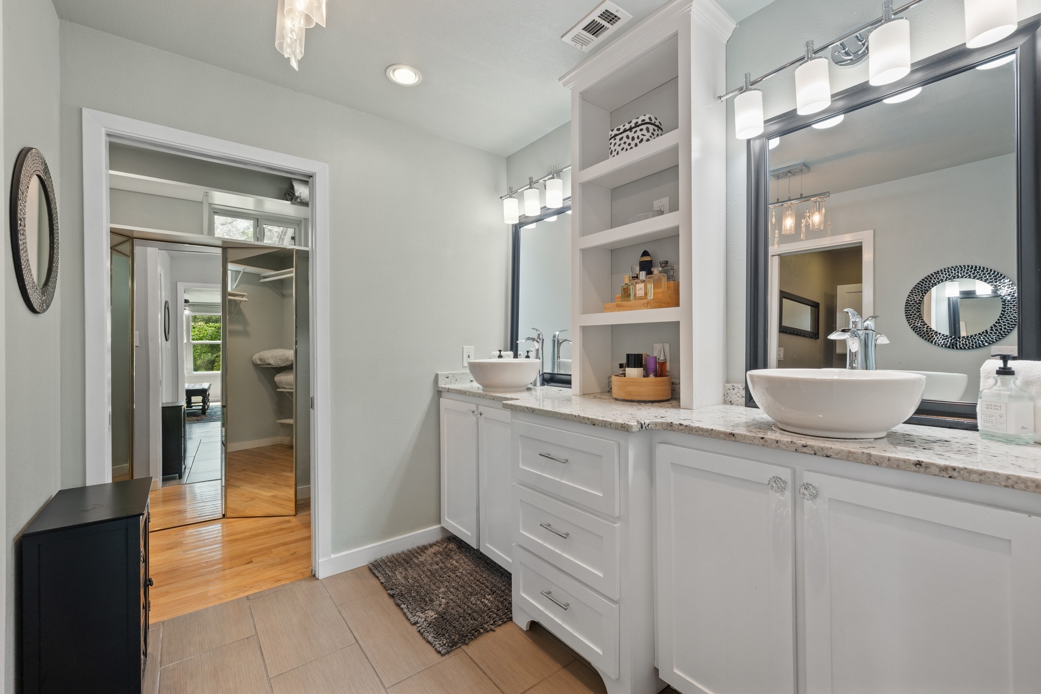 12932 Nutty Brown Road Austin, TX 78737 - Photo 34 of 40 The Ranch - Updated primary bathroom with dual vanities and thoughtful finishes.